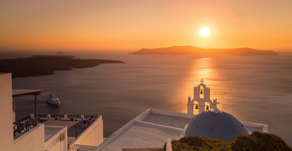 Surreal Santorini Sunsets: Enjoying Greece’s Picturesque Island