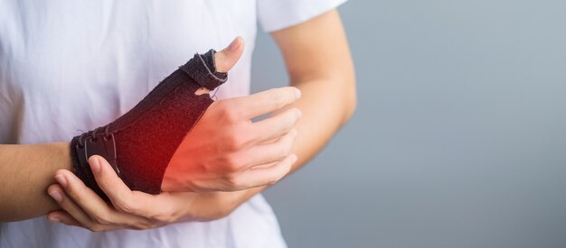 Wrist pain: causes, symptoms, and treatment.